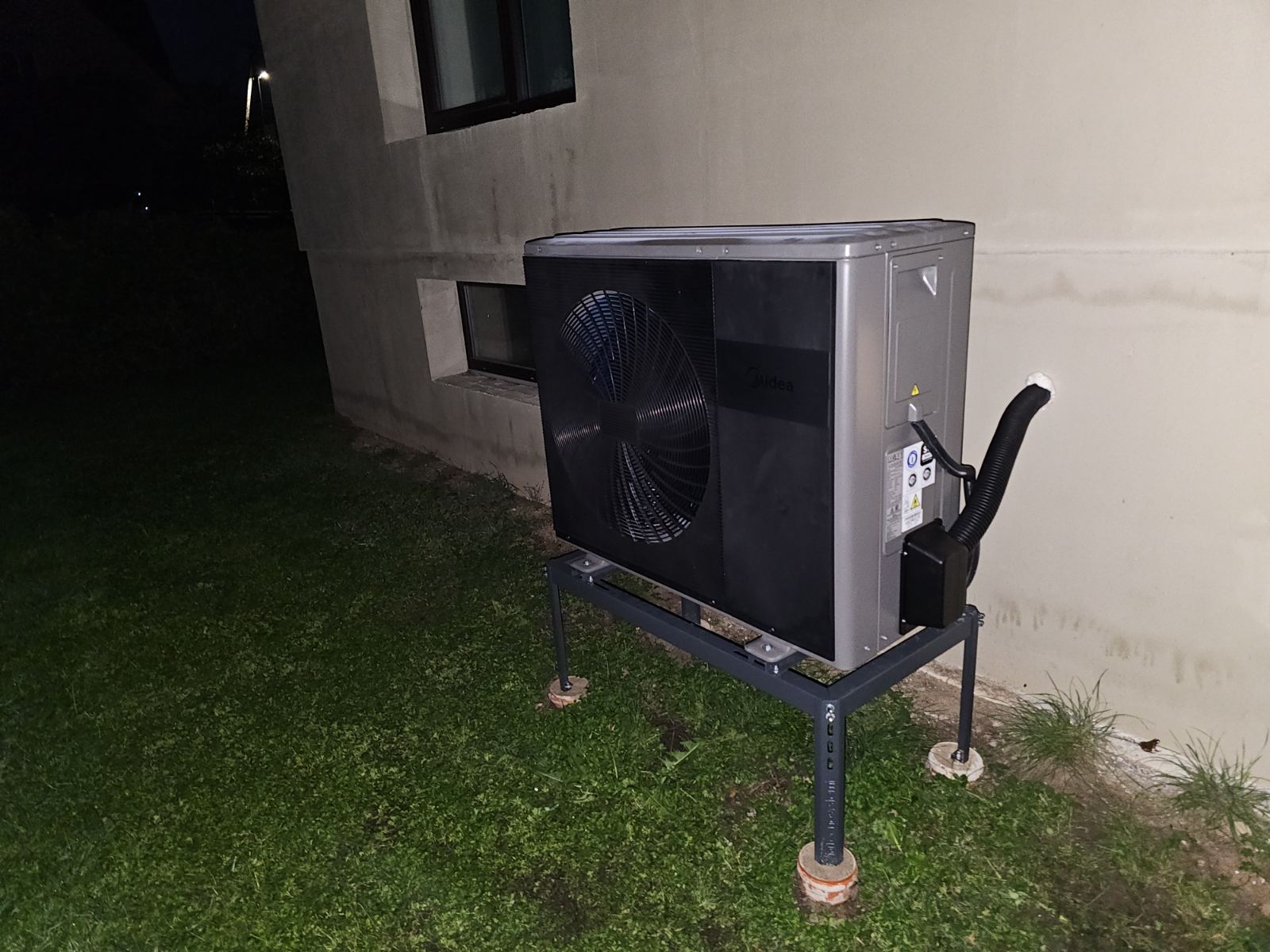 Šilumos siurblys oras-vanduo MIDEA M-Thermal Arctic MHA-V12W/D2RN8-B2 su HB-A160/CDS90GN8-B2 (12.00 kw) 3Ø -25 - Image 3